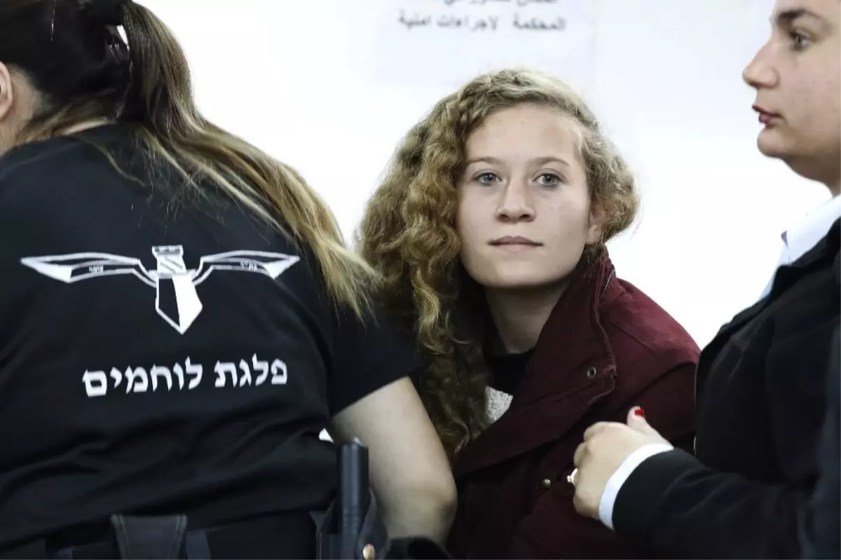 Filistinli Ahed Tamimi\'nin Gözaltı Süresi Yeniden Uzatıldı