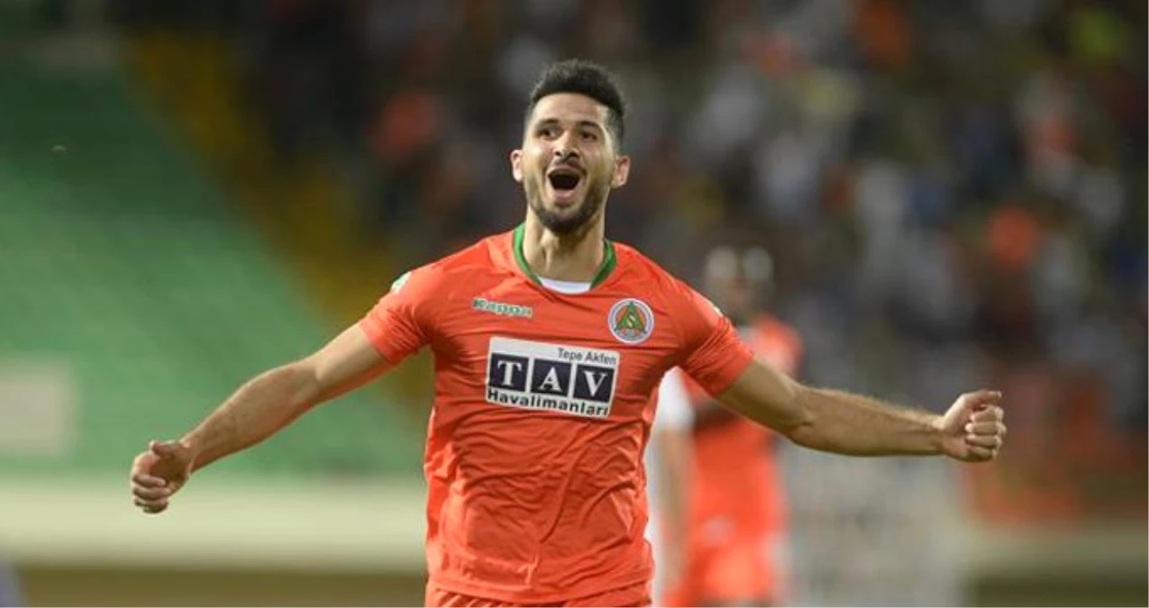 Genç Futbolcu Emre Akbaba Başakşehir\'e Transfer Oldu
