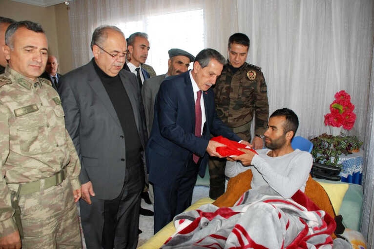 İl Protokolü Afrin Gazisine Geçmiş Olsun Dileklerinde Bulundu