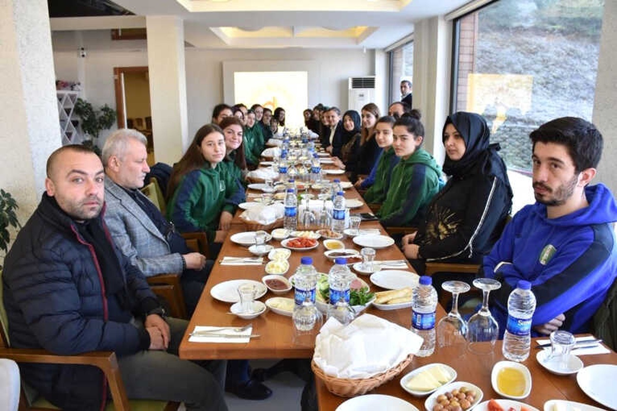 Kadın Basketbol Takımı ile Bir Araya Geldiler