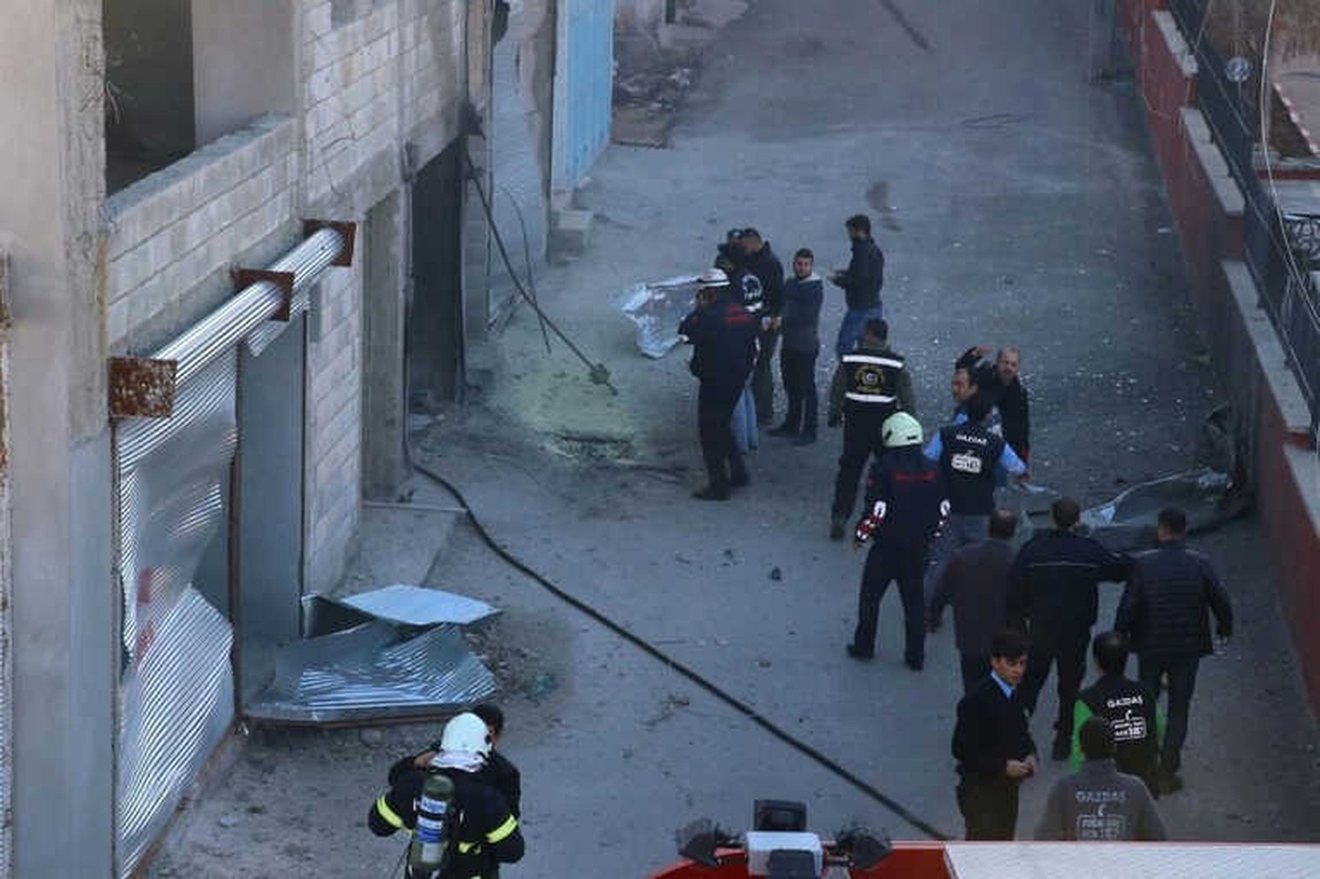 Kilis Valisi Mehmet Tekinarslan, Roketlerin Düştüğü Yerlerde İnceleme Yapıyor