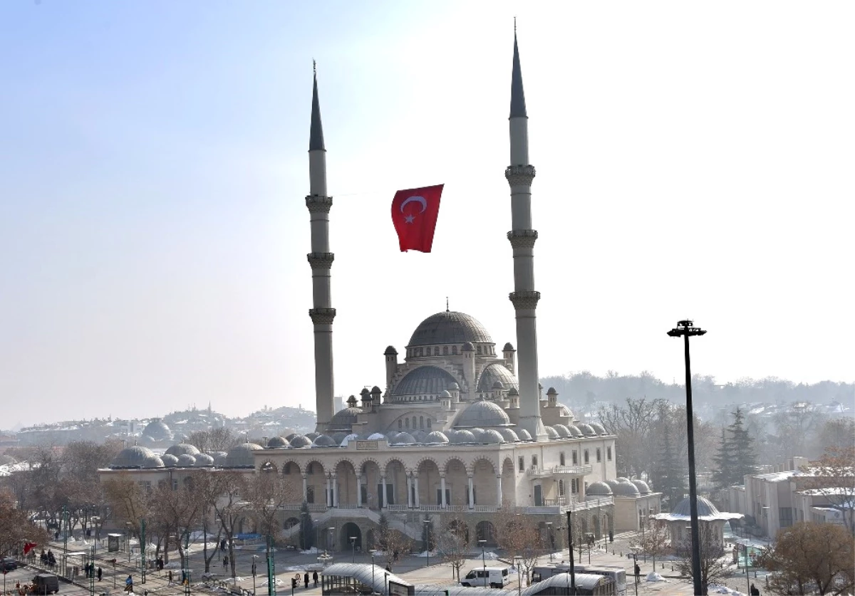 Konya\'daki Bütün Camilerde Türk Bayrağı Dalgalanacak