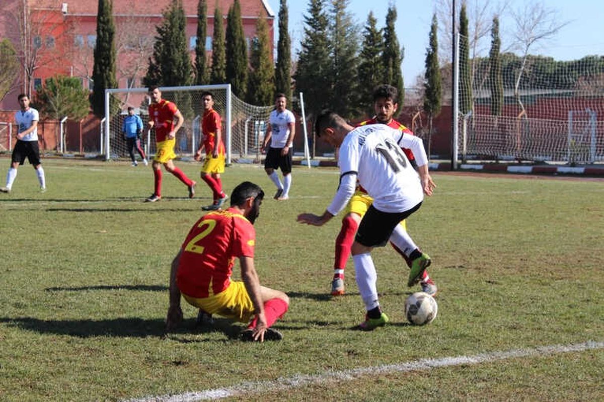 Kula Ülküspor Liderliğini Koruyor