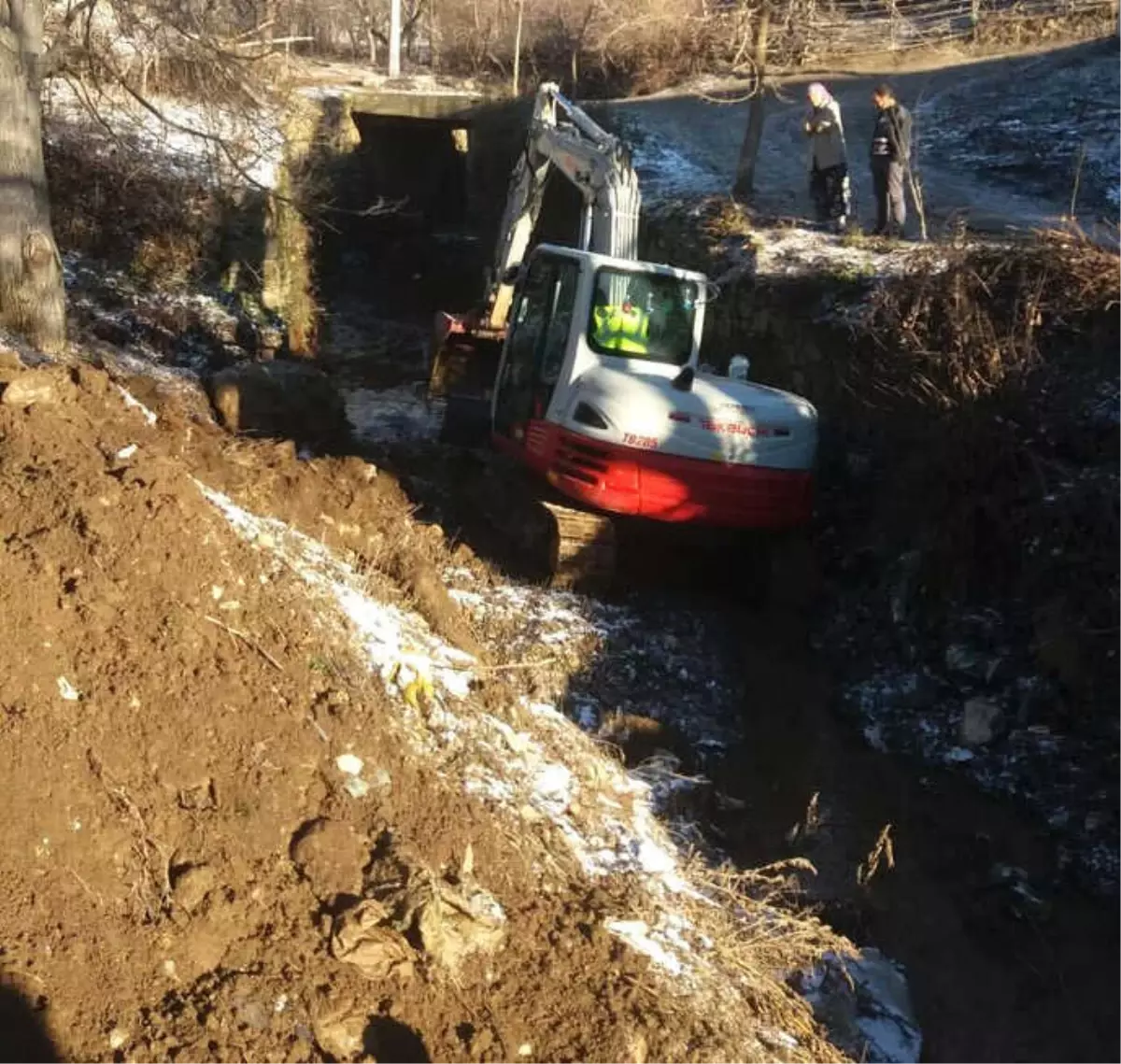 Kuzuköy Ve Minnetler\'in Dereleri Temizlendi