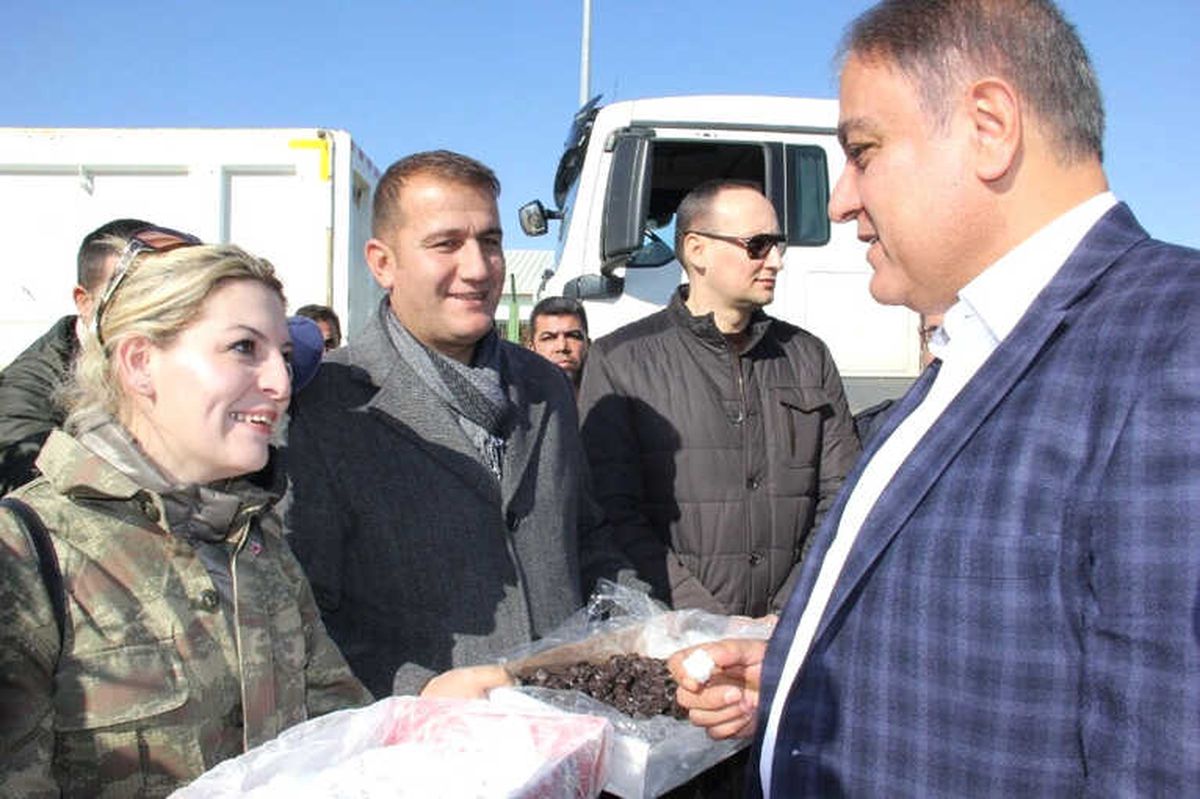 Öncüpınar Sınır Kapısı Önünde Askerlere Afyon Lokumu İkram Ettiler