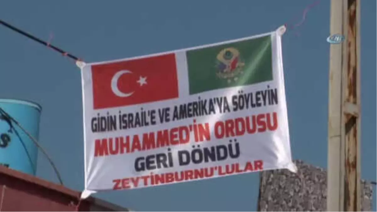 Sınırda Amerika ve İsrail\'e Meydan Okuyan Pankart