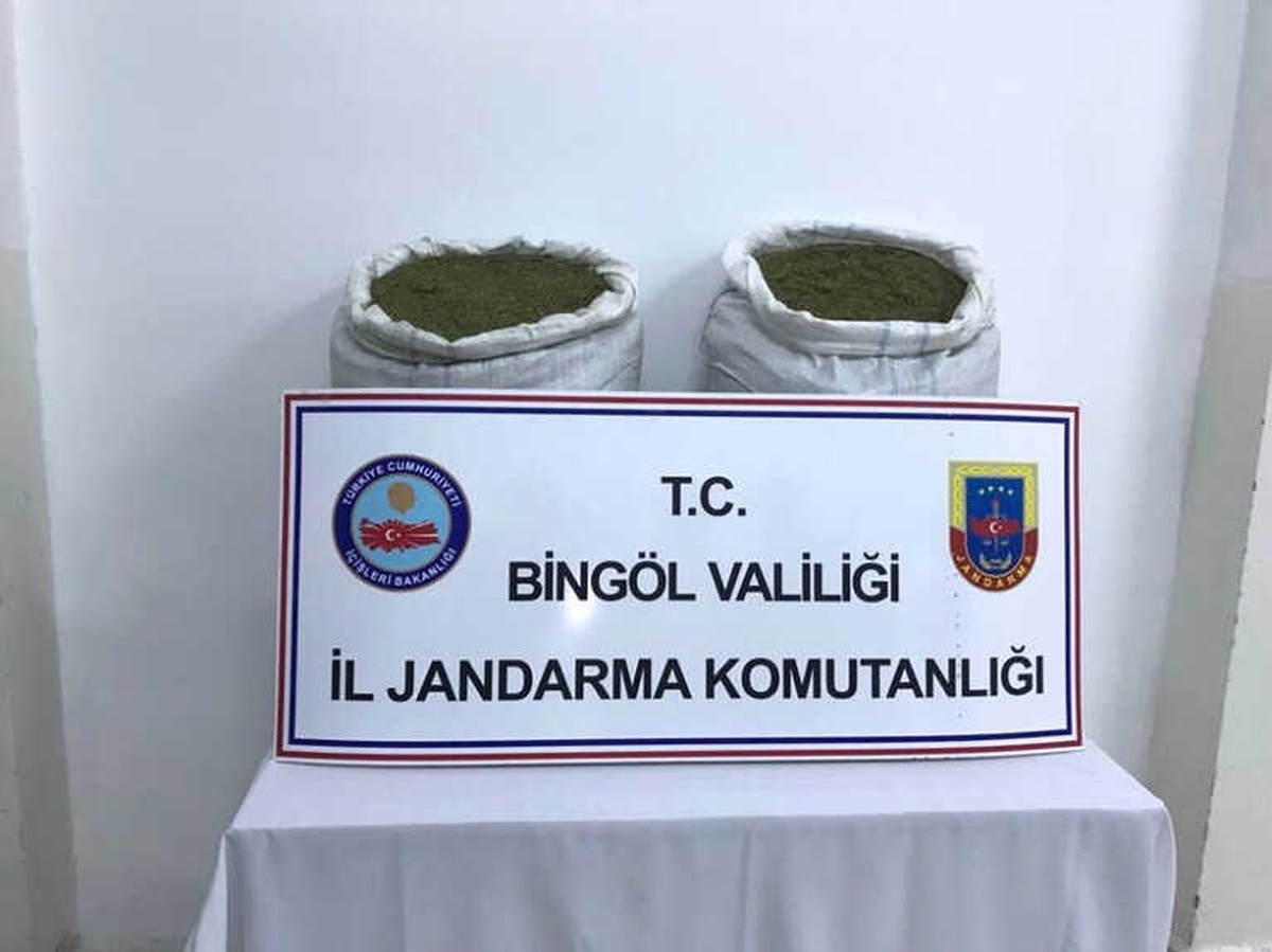 Toprağa Gömülü 80 Kilo Uyuşturucu Ele Geçirildi
