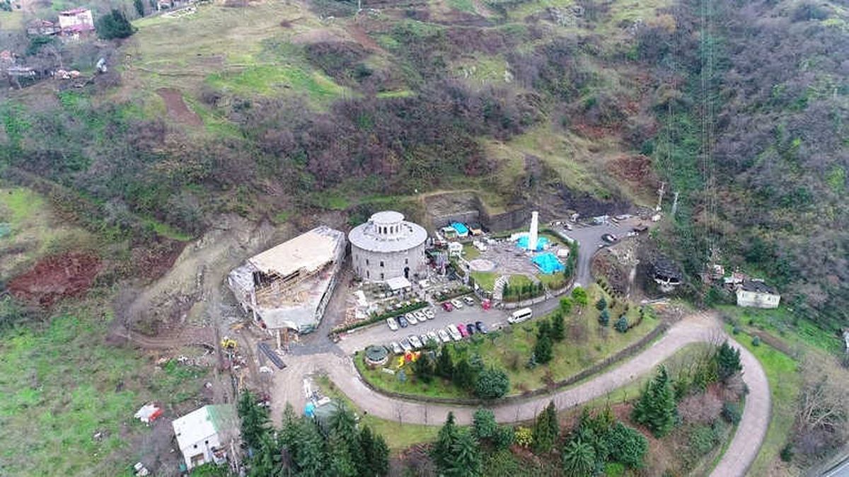 Trabzon\'da Tarihi Cephanelik Binasının Yanına Yapılan İnşaat Durduruldu
