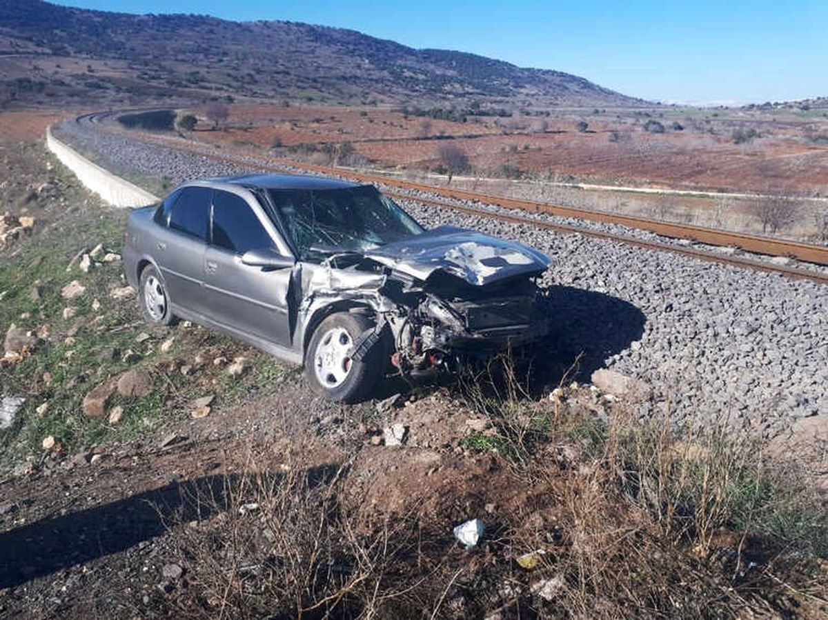 Tren Otomobile Çarptı: 1 Yaralı