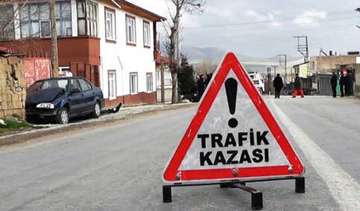 Van\'da Minibüsle Tır Çarpıştı: 8 Ölü