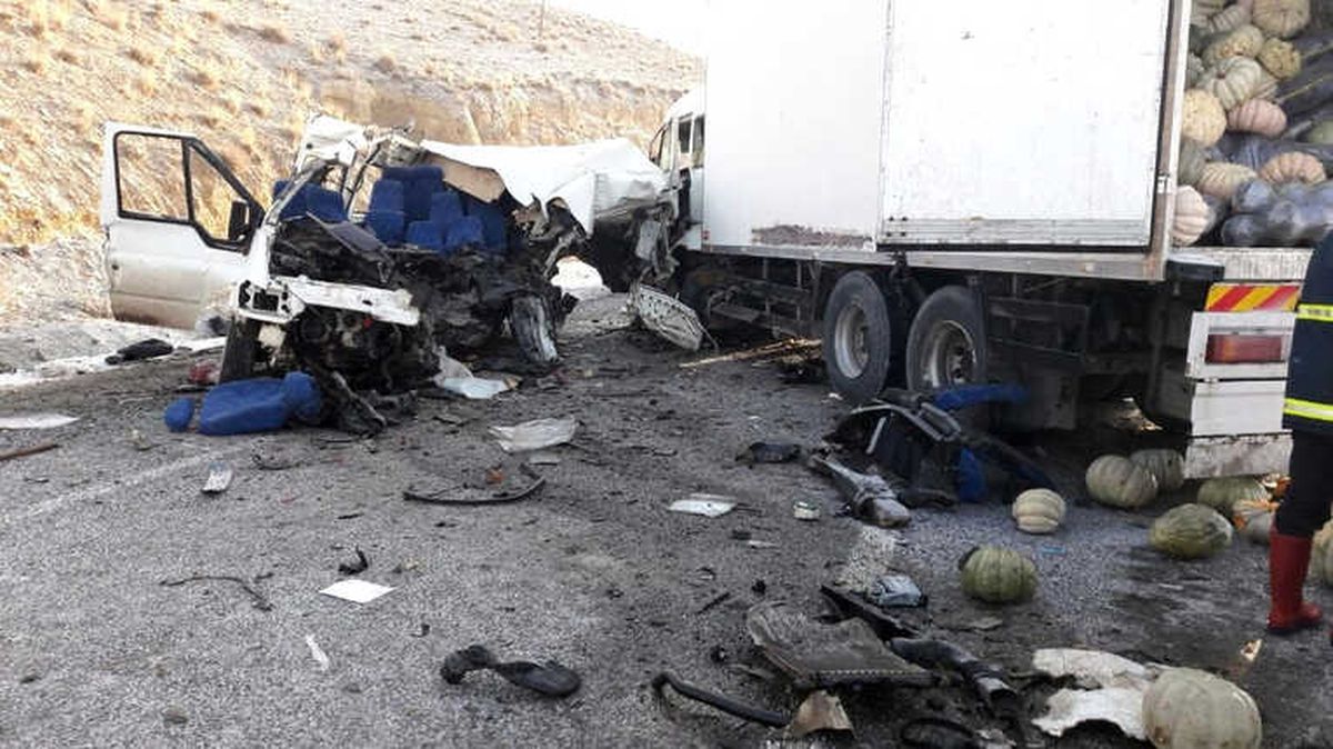 Van\'da Trafik Kazası: 8 Ölü, 2 Yaralı