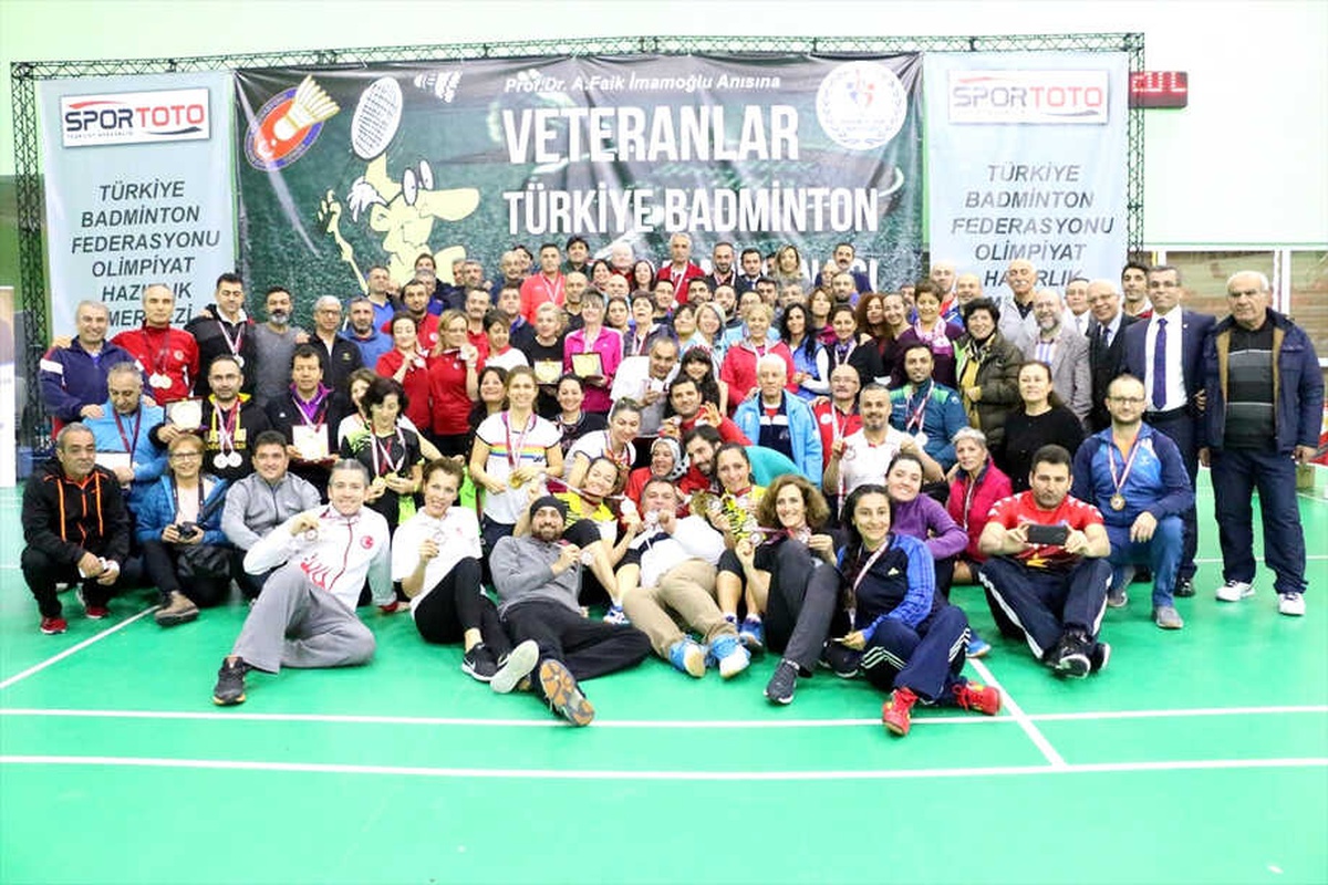 Veteran Badmintoncular, Türkiye Şampiyonası\'nda Korta Çıktı