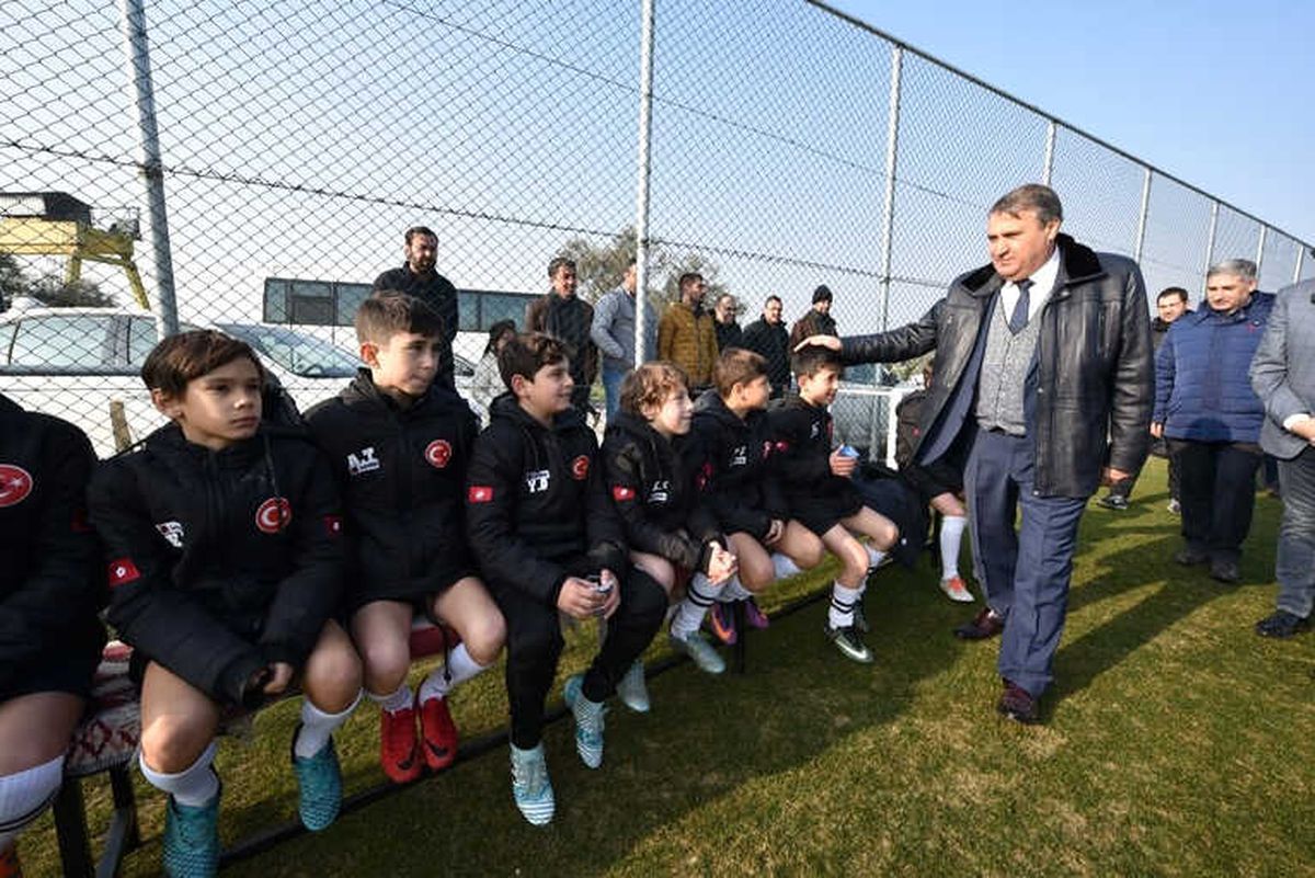 Yunusemre\'de Futbol Şöleni