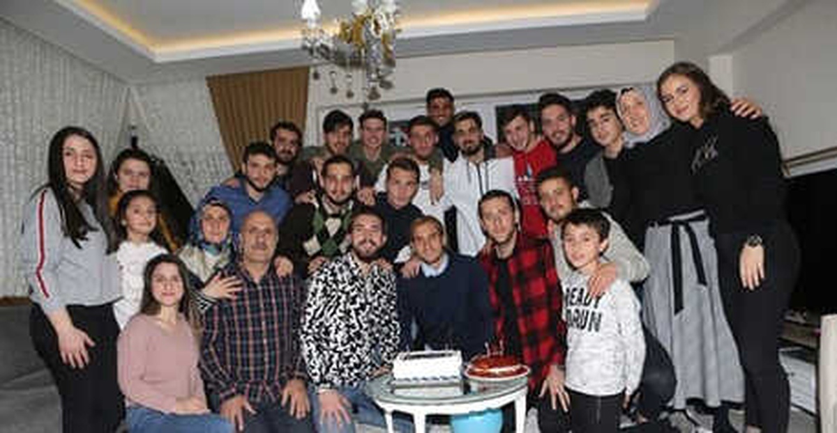 Yusuf Yazıcı, Doğum Gününü Ailesi ve Arkadaşlarıyla Kutladı