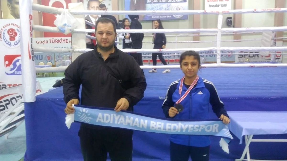 Adıyamanlı Zeynep Türkiye Boks Şampiyonasında 3. Oldu