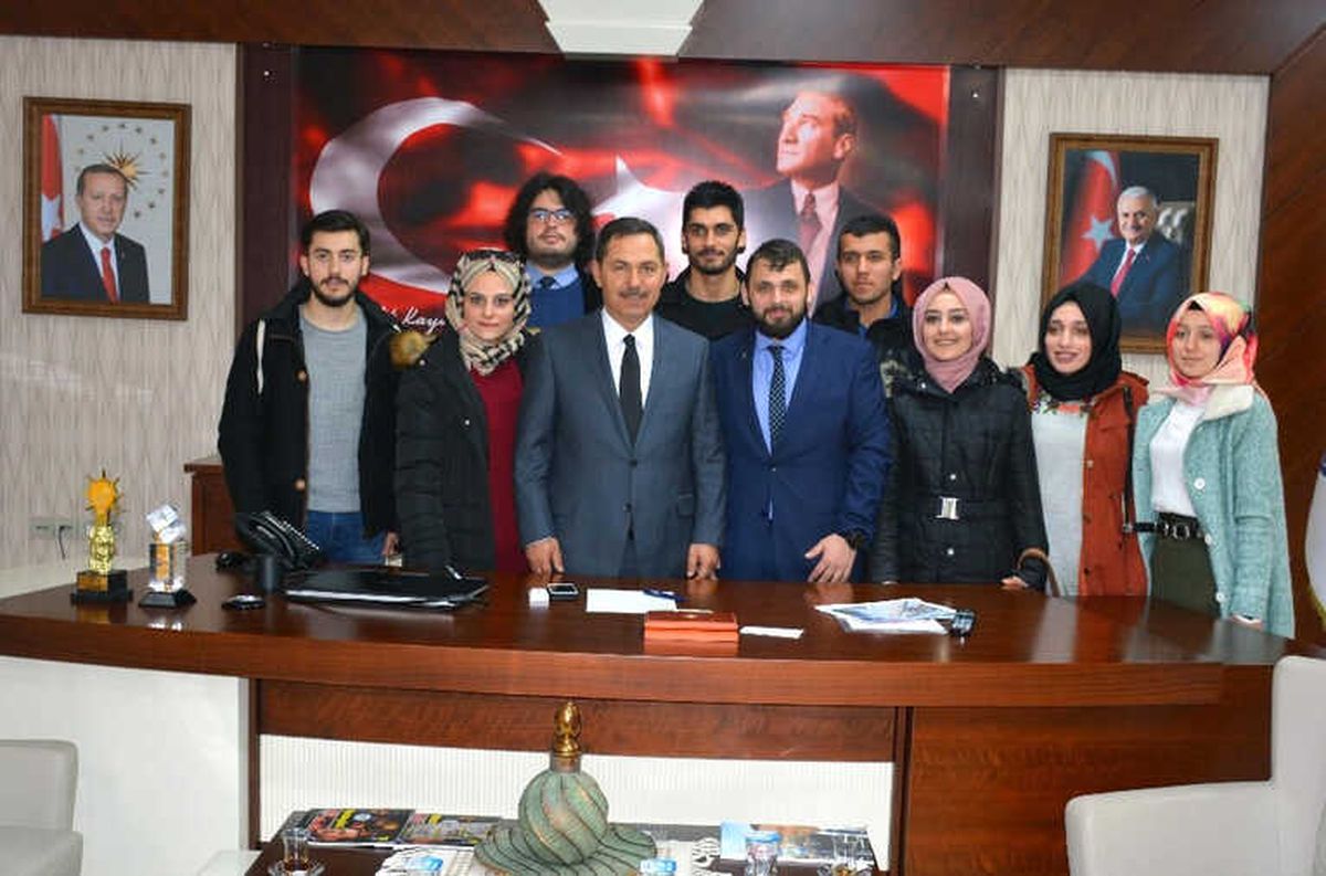 AK Parti Gençlik Kollarından Başkan Uysal\'a Ziyaret