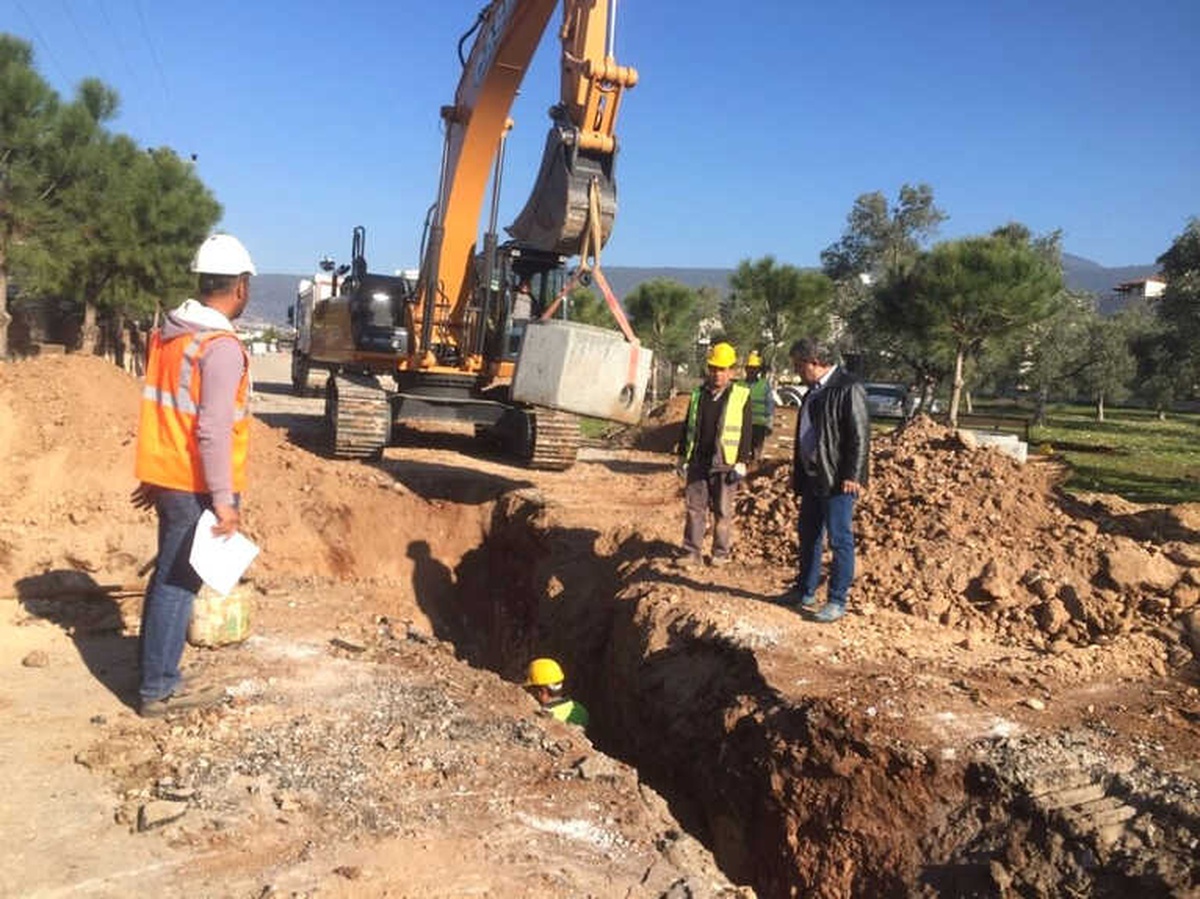 Akbük\'te Kanalizasyon Çalışmaları Tüm Hızıyla Sürüyor