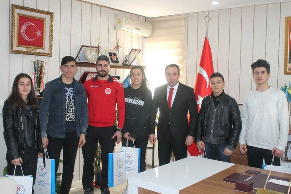 Başarılı Kick Bokscular Ödüllendirildi