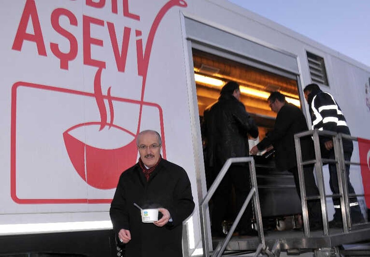 Başkan Kafaoğlu, Edremit\'te Halka Çorba İkram Etti, Nasıl Bir Balıkesir Hayal Ettiğini Anlattı...