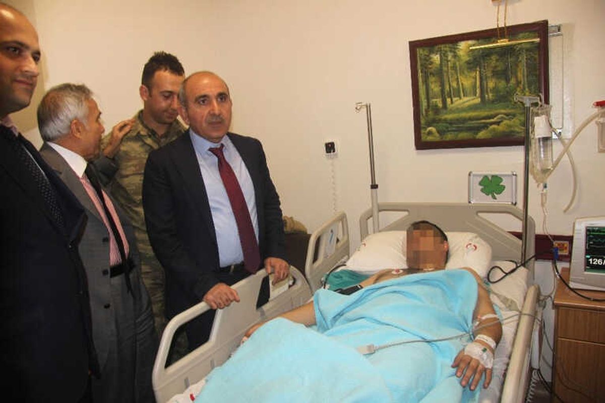 Başkan Kara Yaralı Askerleri Ziyaret Ederek Ev Yemekleri İkram Etti