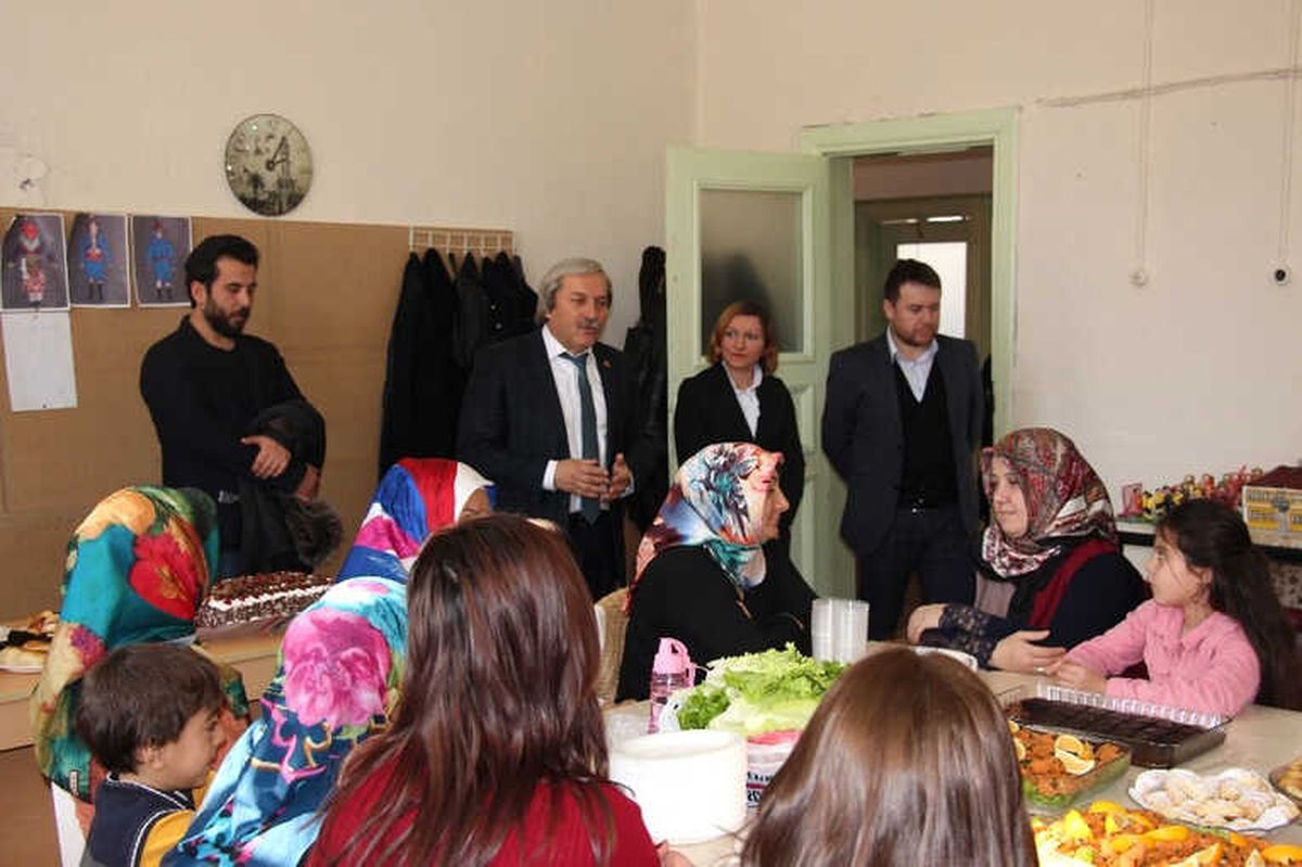 Başkan Şahin\'den Osmaneli Belediyesi Sürekli Eğitim Merkezi\'ne Ziyaret