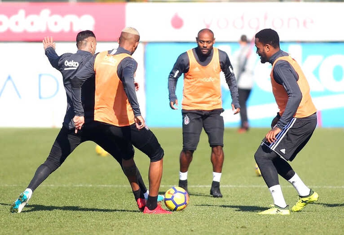 Beşiktaş\'ta Vagner Love İlk Antrenmanına Çıktı
