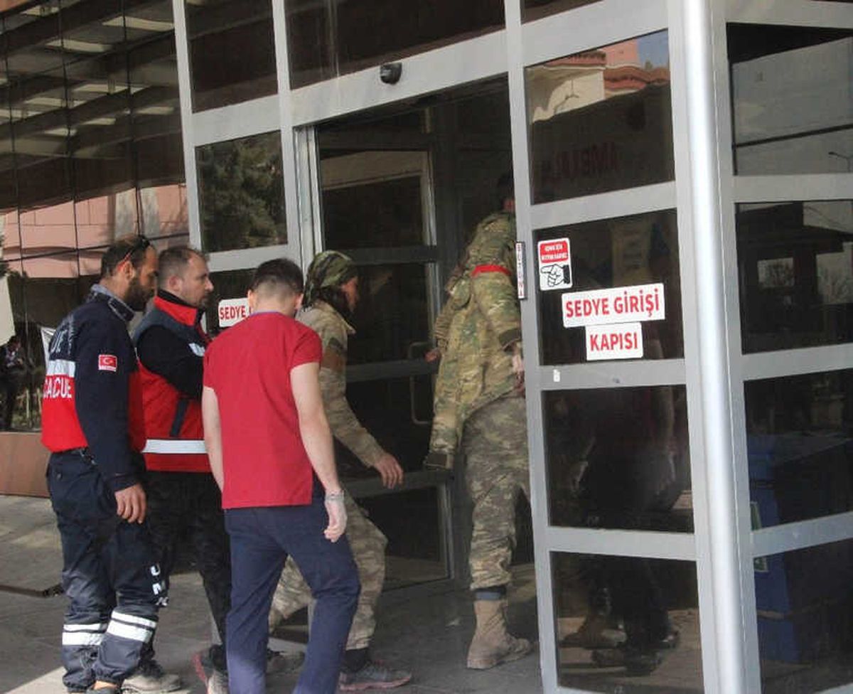Çatışmada Yaralanan 1 Türk Askeri ile 4 Öso Askeri Kilis\'e Getirildi