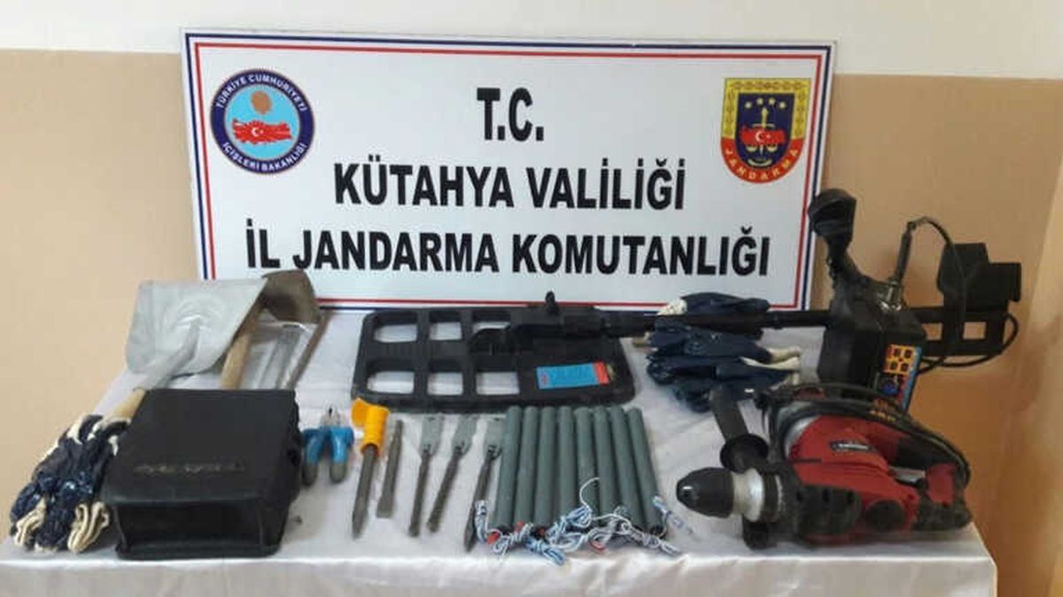 Define Ararken Suçüstü Yakalanan 4 Şüpheli Gözaltına Alındı