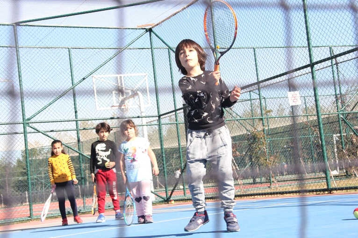 Döşemealtı Tenis Kortlarına Yoğun İlgi