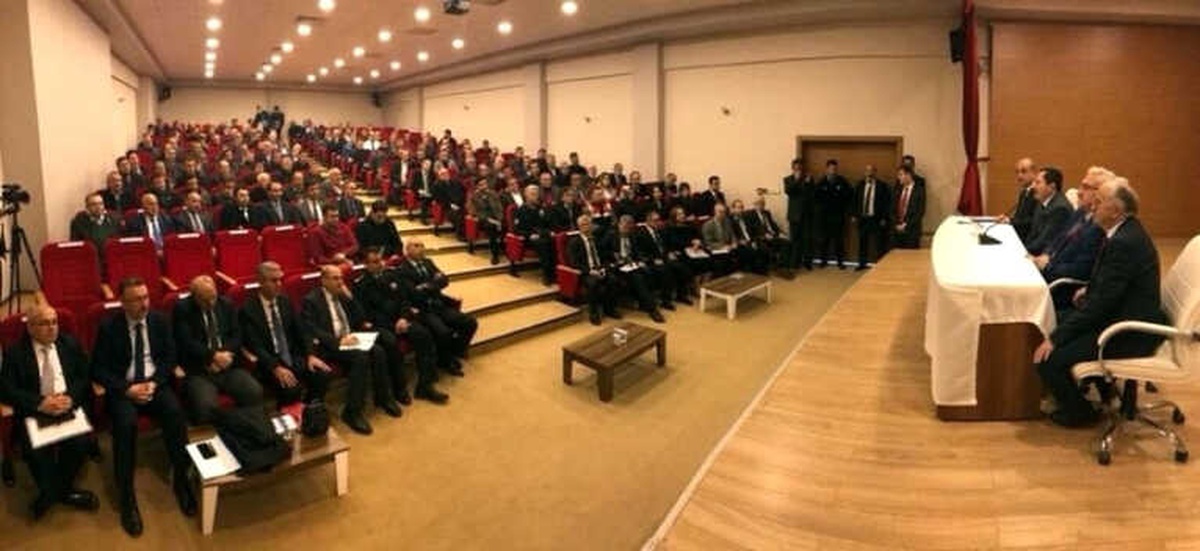 Elektrik Kurumundan Mahalleliye \'İnekleri Sırayla Sağın\' Önerisi