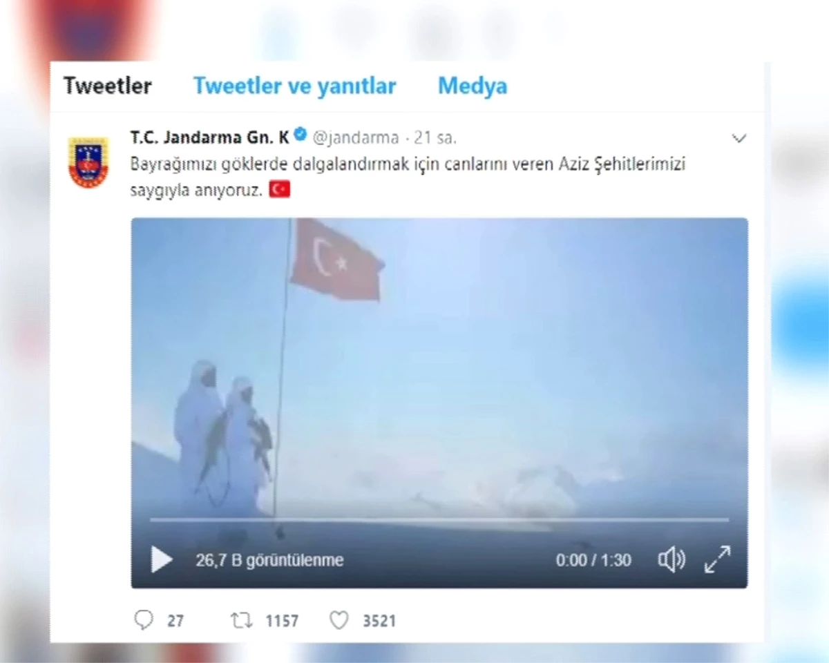 Jandarmanın \'Bayrak Şiiri\' Paylaşımı Büyük Beğeni Topladı