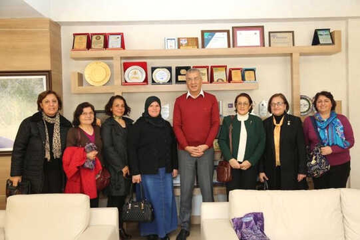 Kadınlardan Başkan Tarhan\'a \'Cumhuriyet Okulu\' Teşekkürü