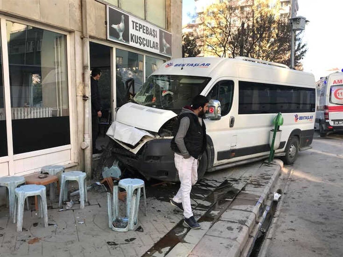 Kahvehaneye Girmek Üzereyken Durabildi