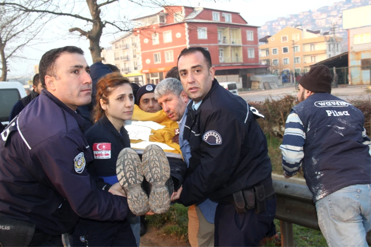 Polis Ekiplerine Midibüs Çarptı: 3 Polis Yaralı