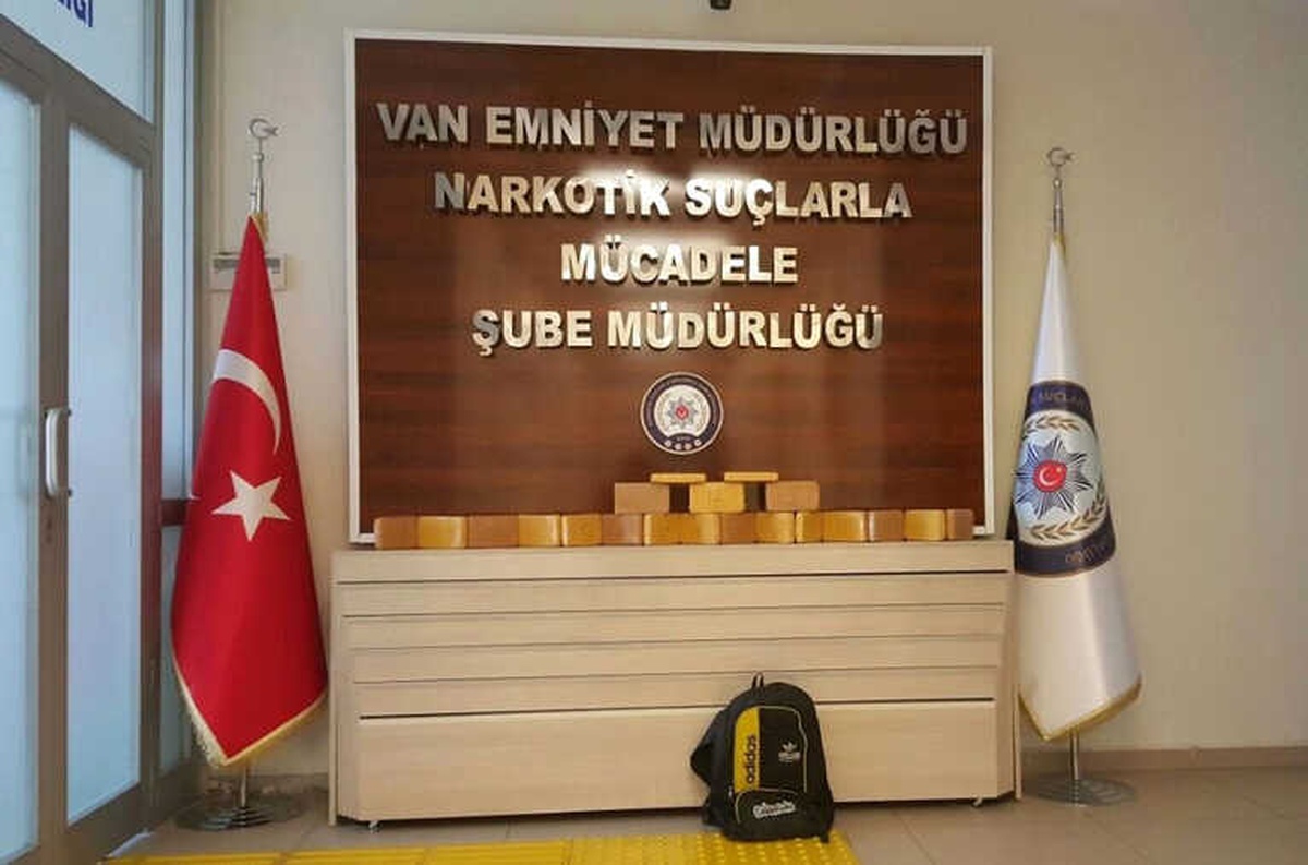 Sırt Çantasında 10 Kilo 240 Gram Eroin Ele Geçirildi