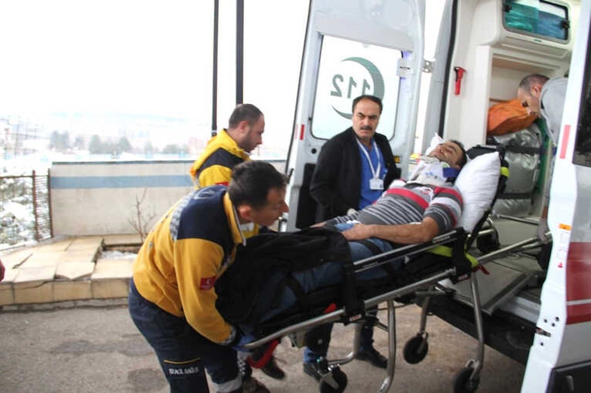 Suşehri\'nde Trafik Kazası: 2 Yaralı
