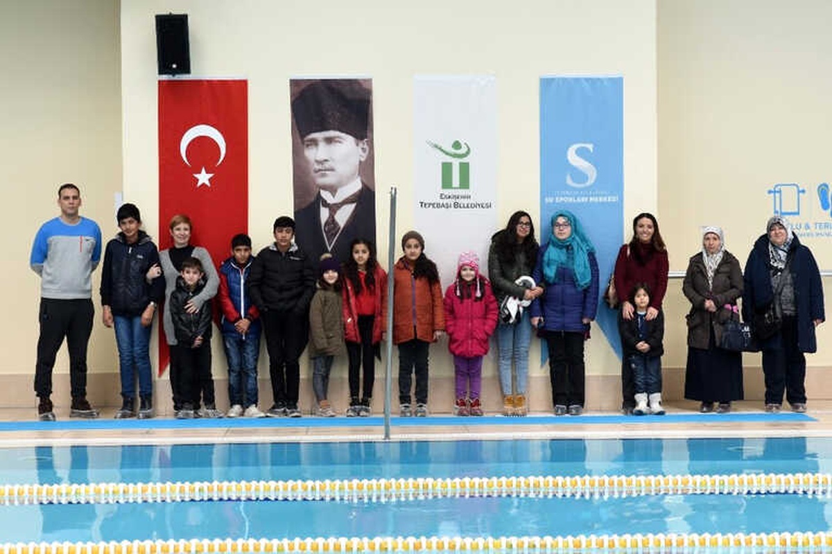 Tepebaşı\'nda Yüzme Bilmeyen Kalmayacak