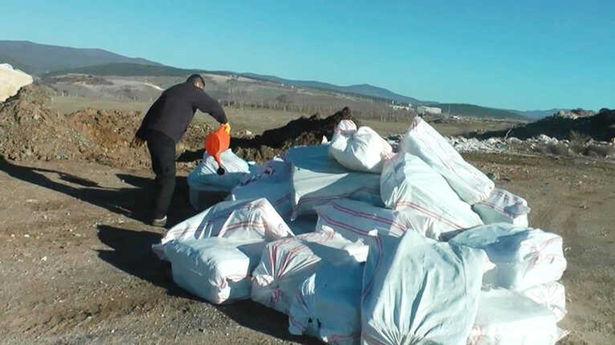 Uşak\'ta Yakalanan Kaçak ve Bandrolsüz Sigaralar İmha Edildi
