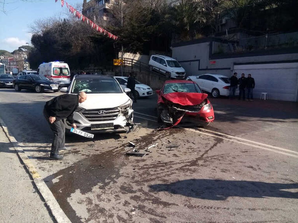 Üsküdar\'da Trafik Kazası: 2 Yaralı