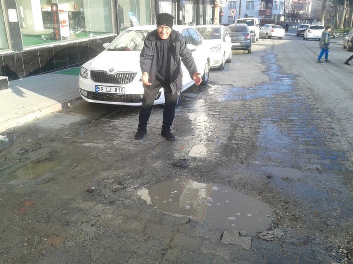 Vatandaşlar Bozuk Yolların Yapılmasını İstiyor