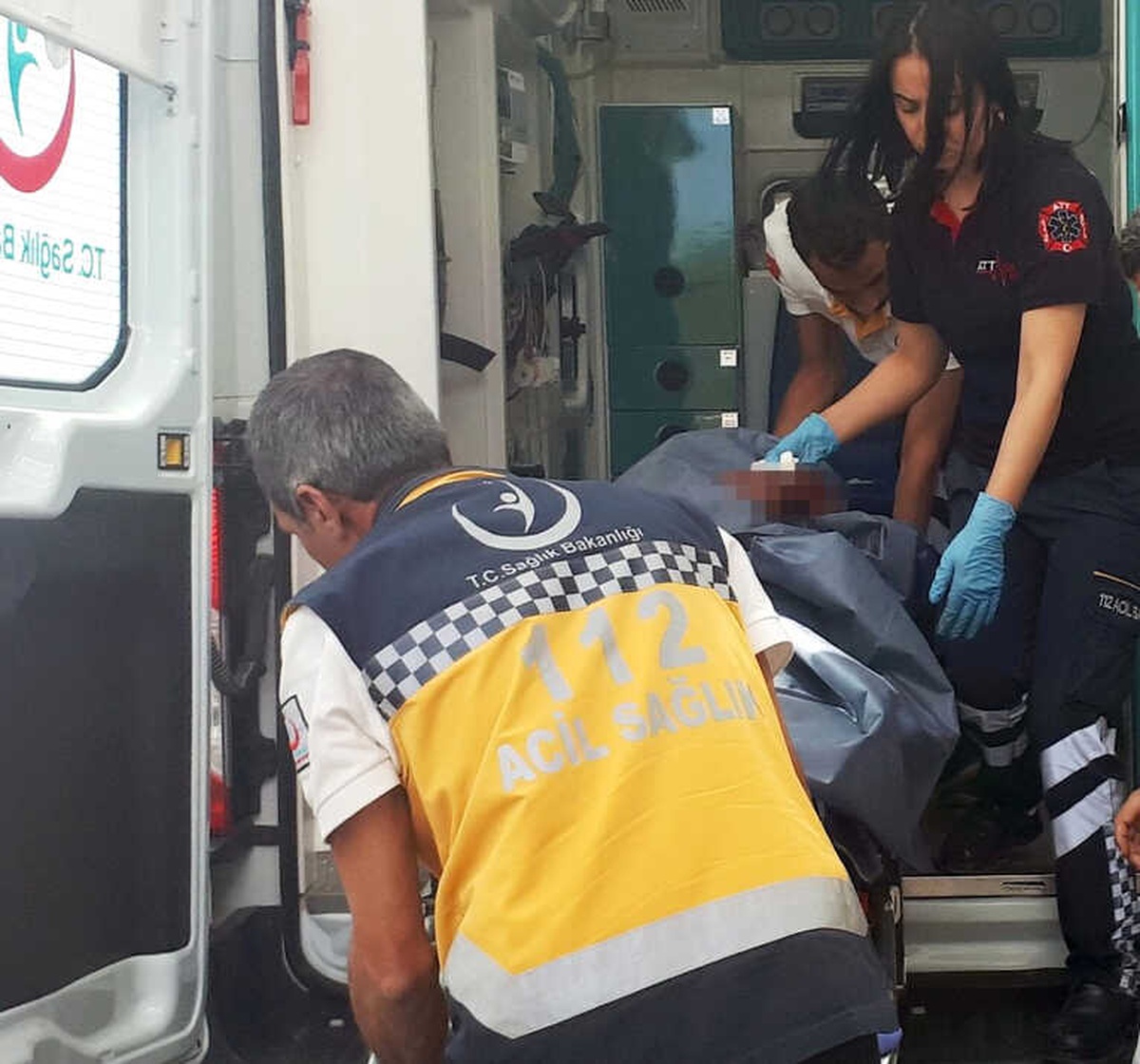 Yaşlı Kadın İntihar Etmek İsteyen Genci Son Anda Kurtardı