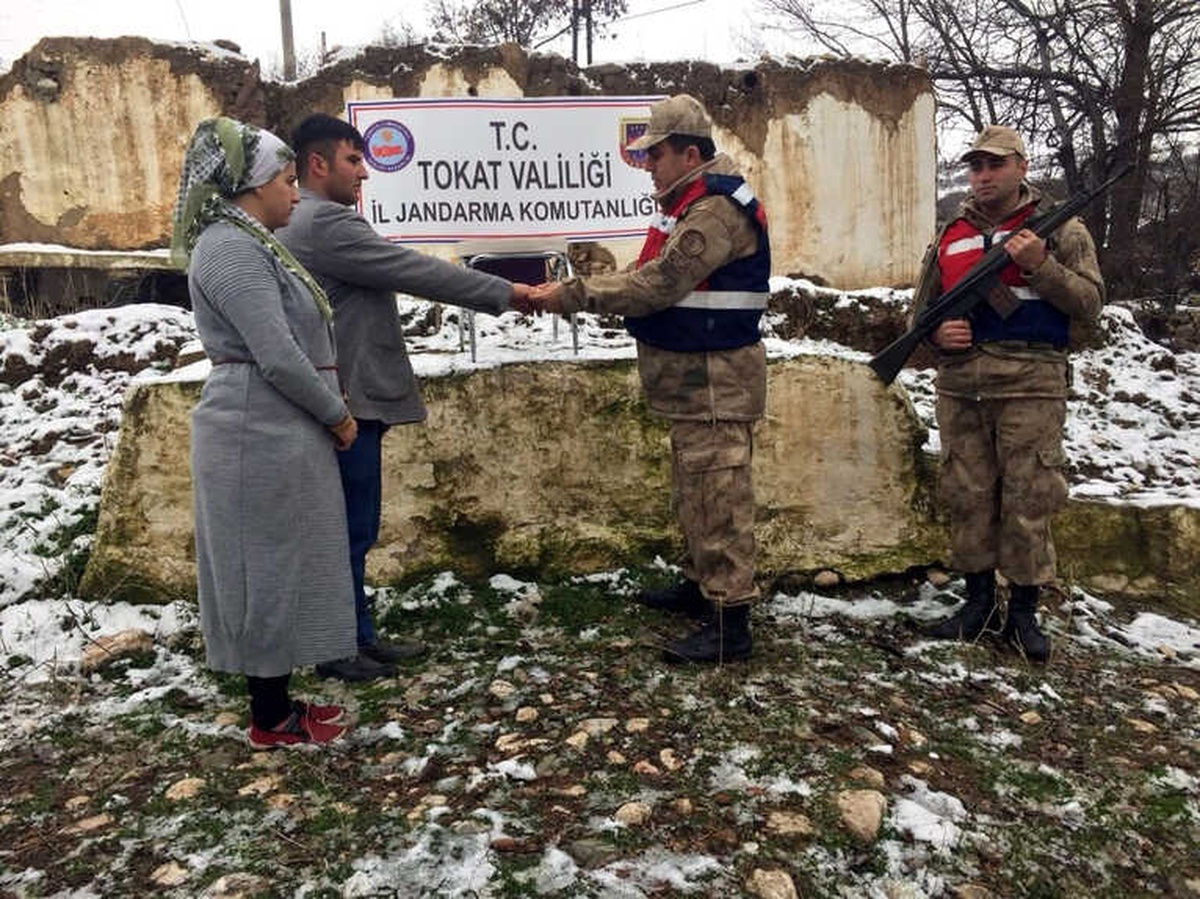 Yatak Odalarından Çalınan Evlilik Yüzükleri Genç Çifte Teslim Edildi