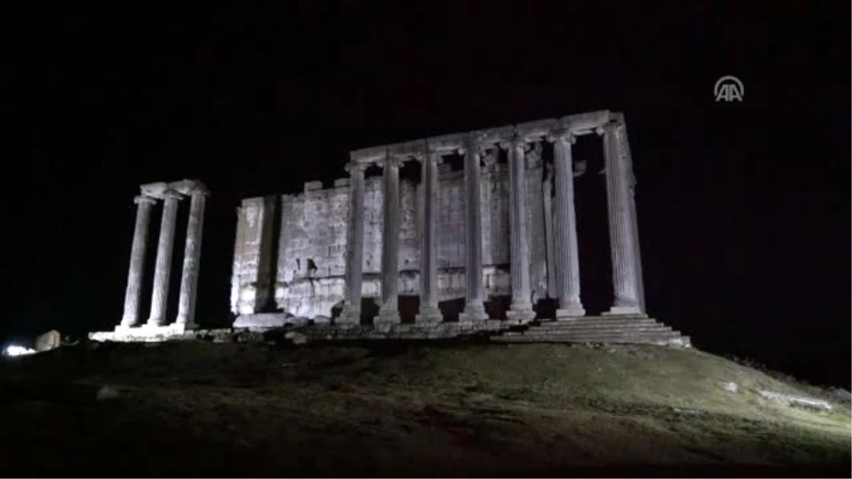 Zeus Tapınağı\'nda "Süper Kanlı Mavi Ay" Tutulması