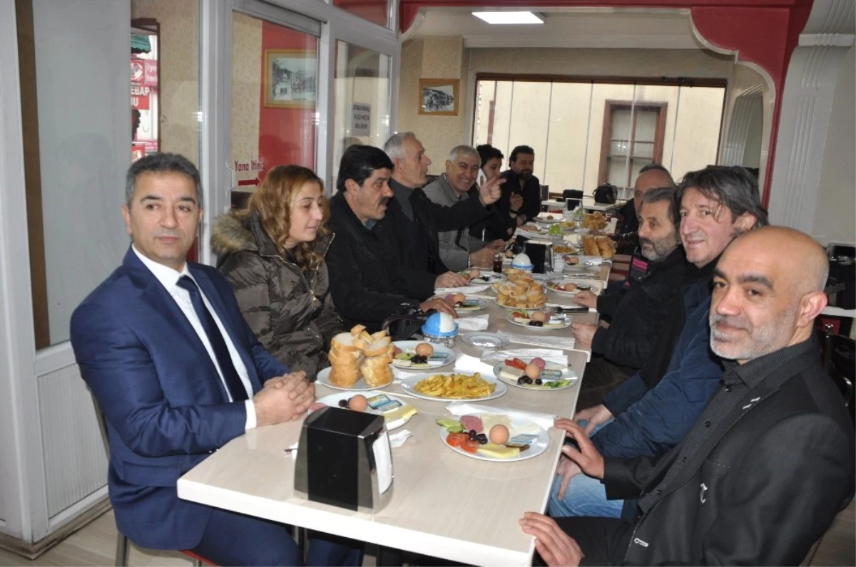 Zonguldak\'ta 35 Yıldır Berberlik Yapan Koç, Başkanlığa Talip