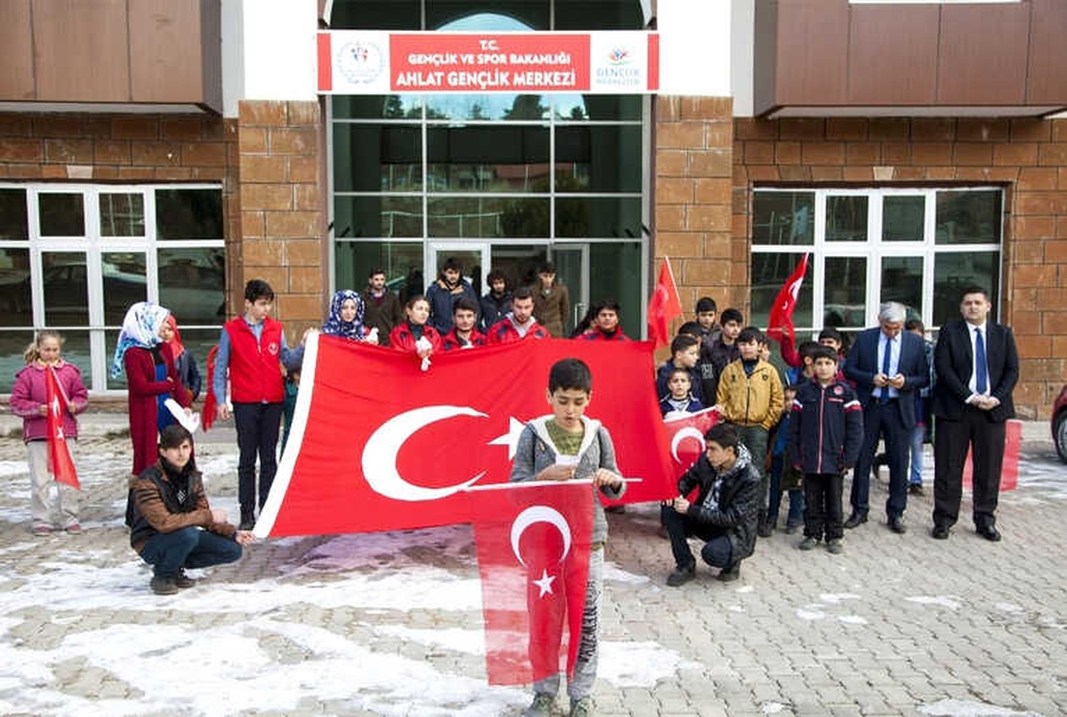 Ahlatlı Gençlerden Mehmetçiklere Güvercinle Mektup