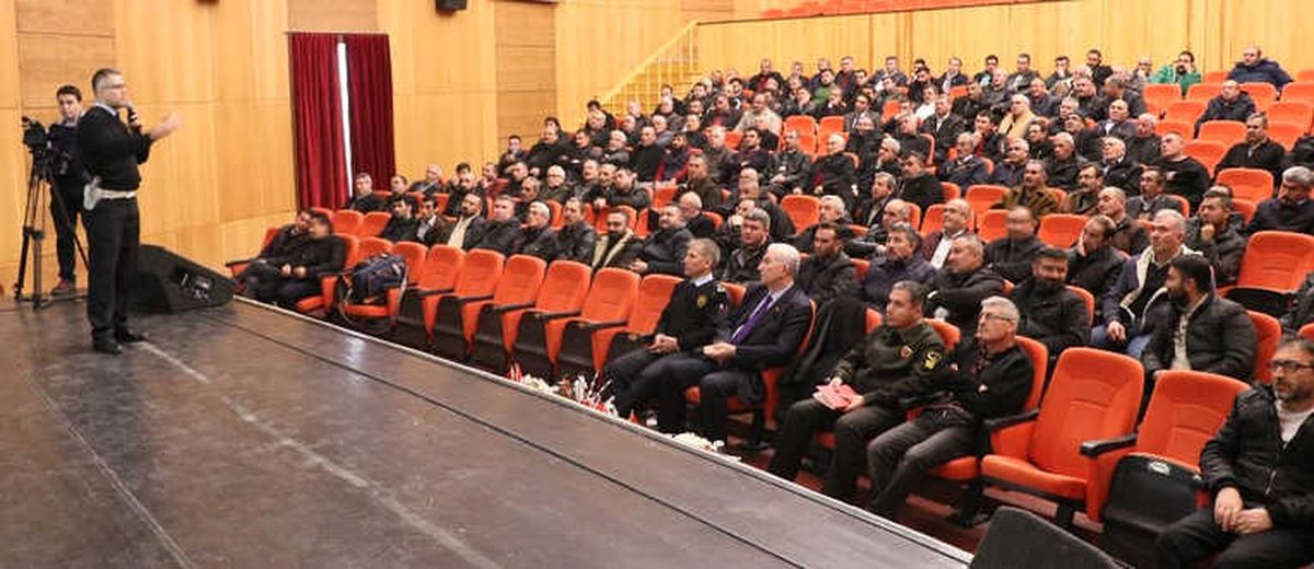 Aksaray\'da Okul Servis Sürücülerine Eğitim Semineri