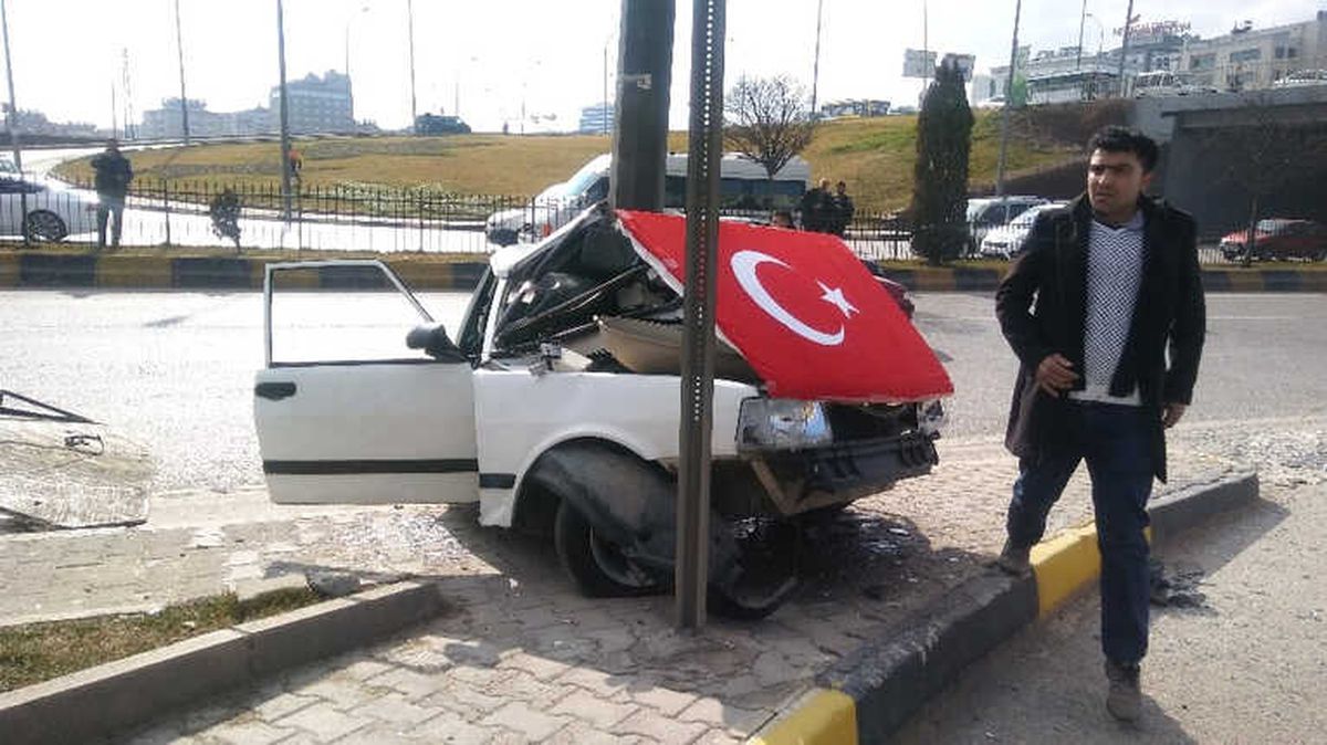 Asker Uğurlama İçin Süslediği Aracıyla Kaza Yaptı