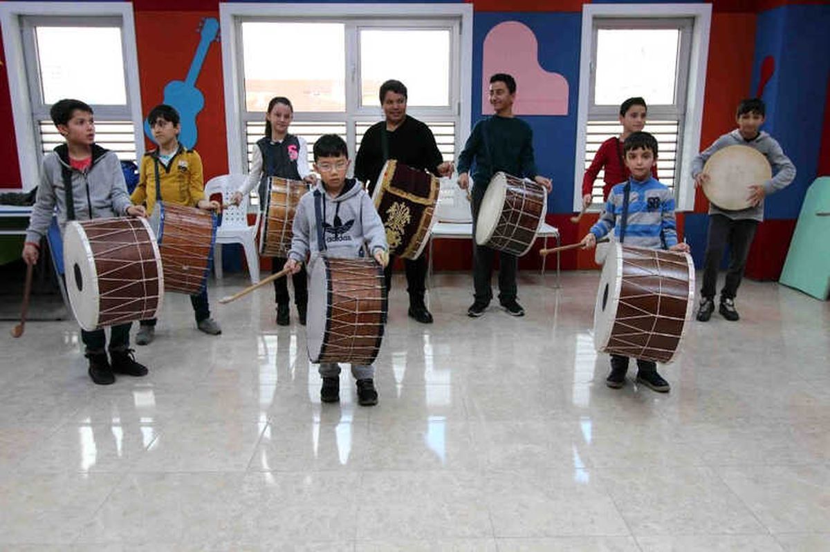 Bağcılar\'da Öğrenciler Karne Tatilini Bilgi Evleri\'nde Eğlenerek Geçirdi