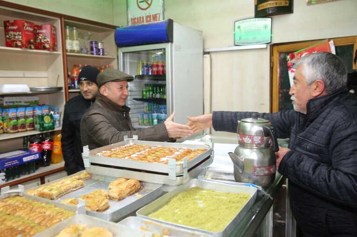 Başkan Çolakbayrakdar\'dan Yenimahalle\'de Esnaf Ziyareti