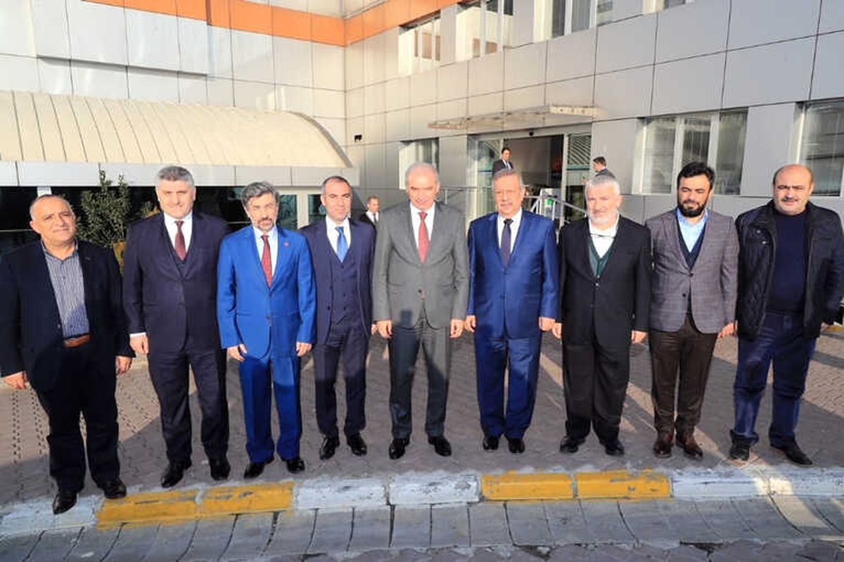Başkan Uysal, 3 İlçede Proje Yatırım ve Hizmet Toplantısı Yaptı
